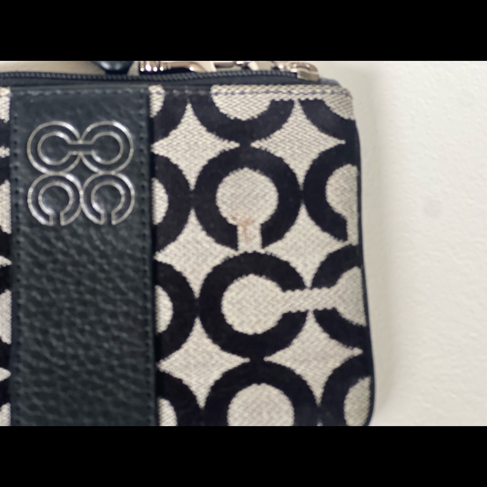 Coach, small wristlet, corner zip - Picture 2 of 4